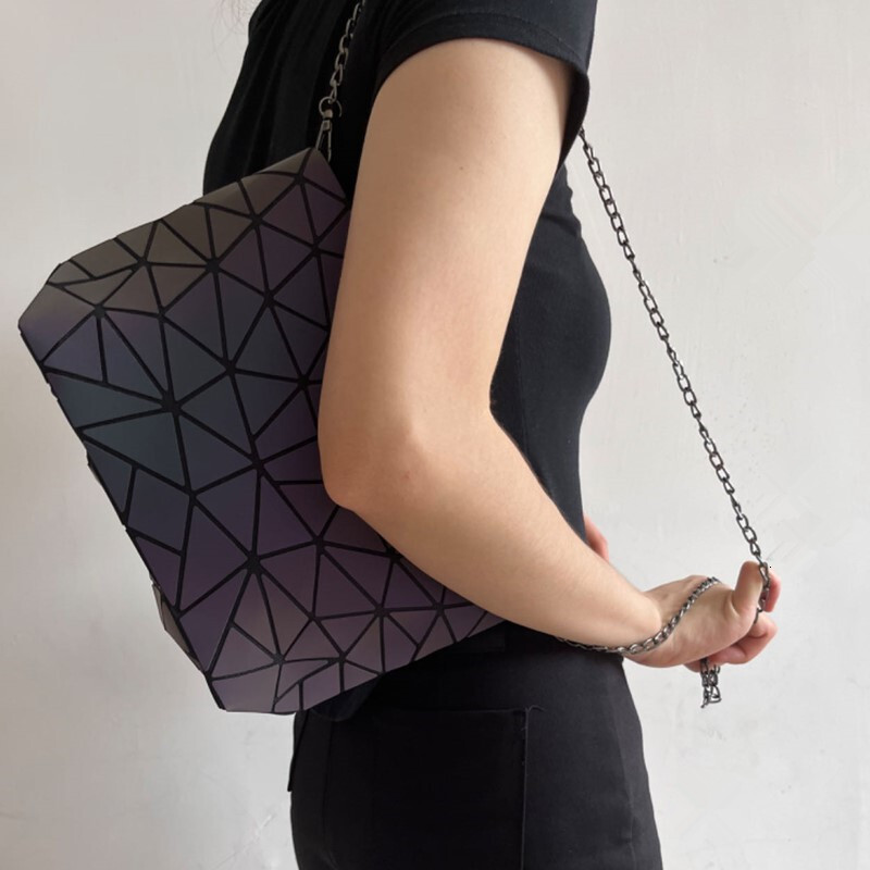 Fashion Reflective Chain Crossbody Bags For Women Folding Geometric Holographic Purses Luminous Sg Shoulder Bag