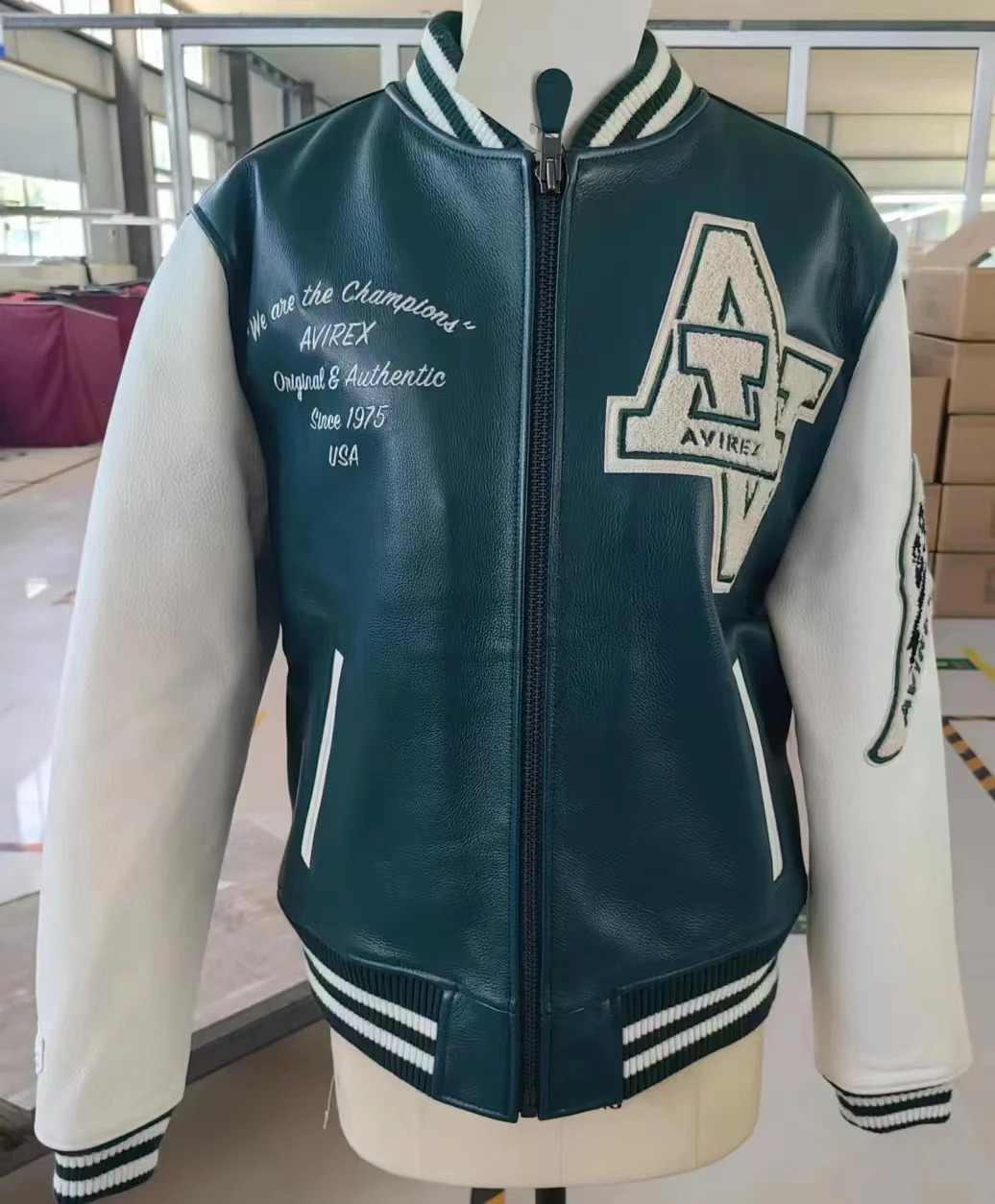 Mens Real Leather Jacket with Embroidery thicken first layer cowhide leather Winter Classic Warm Baseball outfits Coat 241104