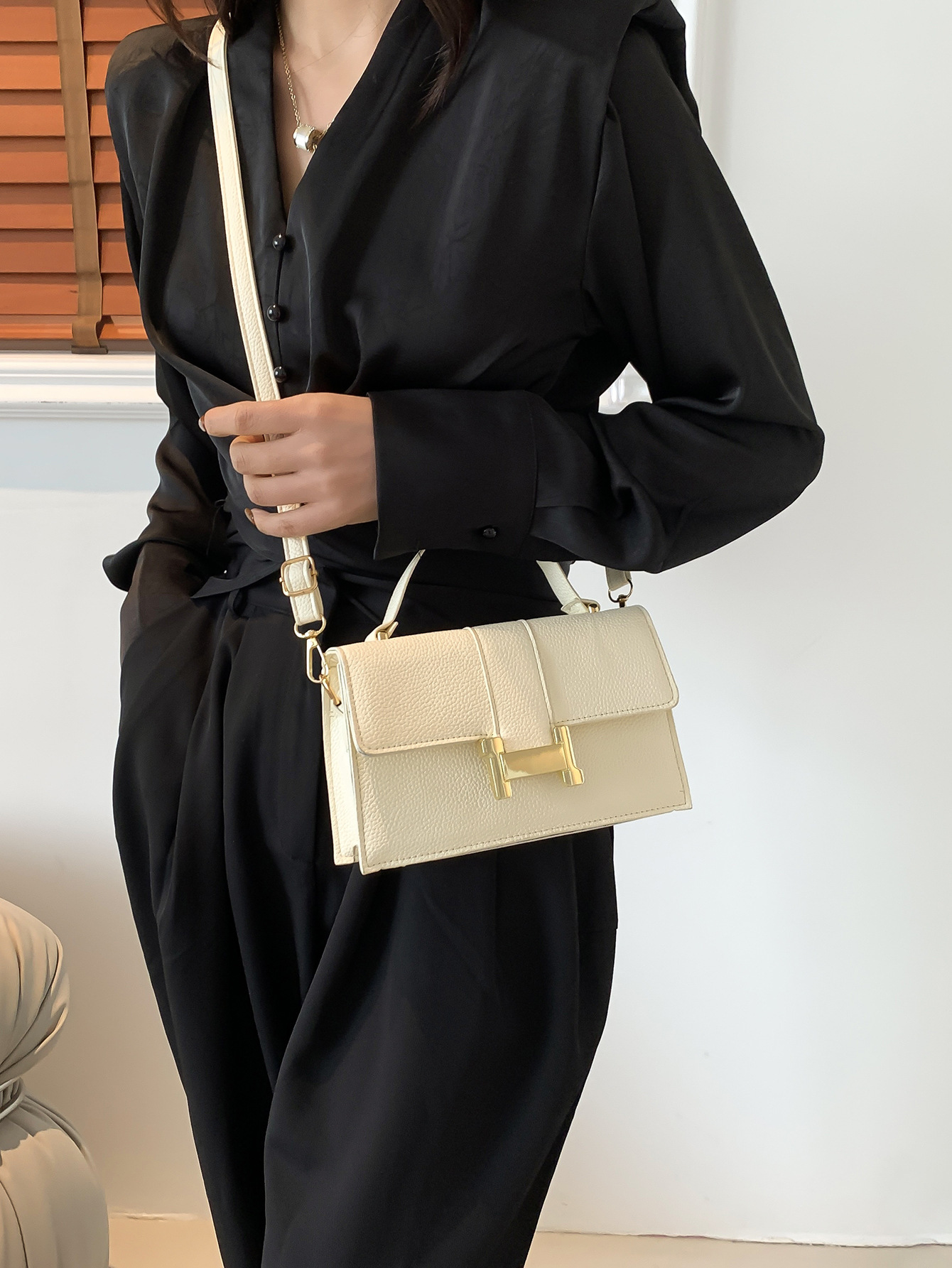 2024 new small square bag simple casual versatile crossbody shoulder bag for women