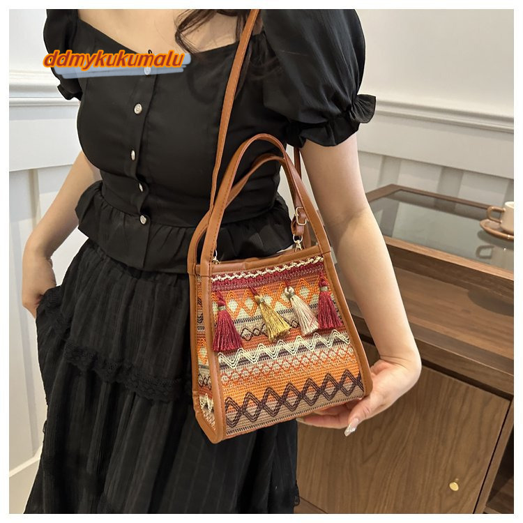 New ethnic style fashion women's handbag, trendy niche design, crossbody bag, tassel French stick bag #15 kukumalu