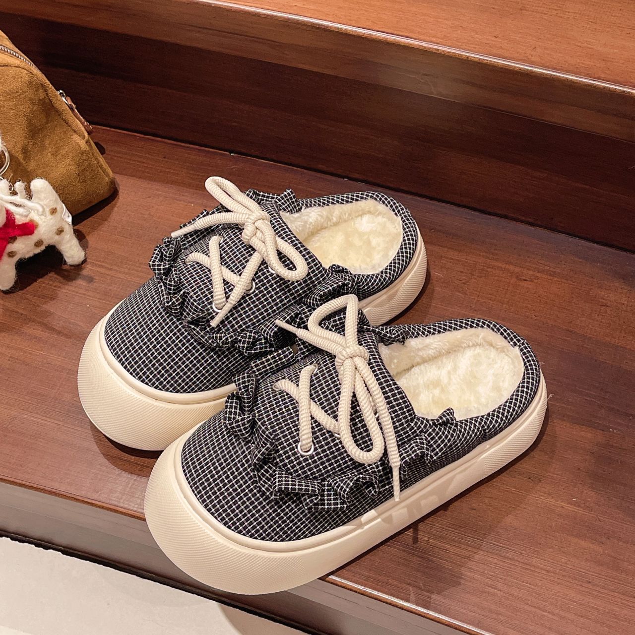 Female Lace Up Lotus Leaf Edge Toe Cotton Slippers.