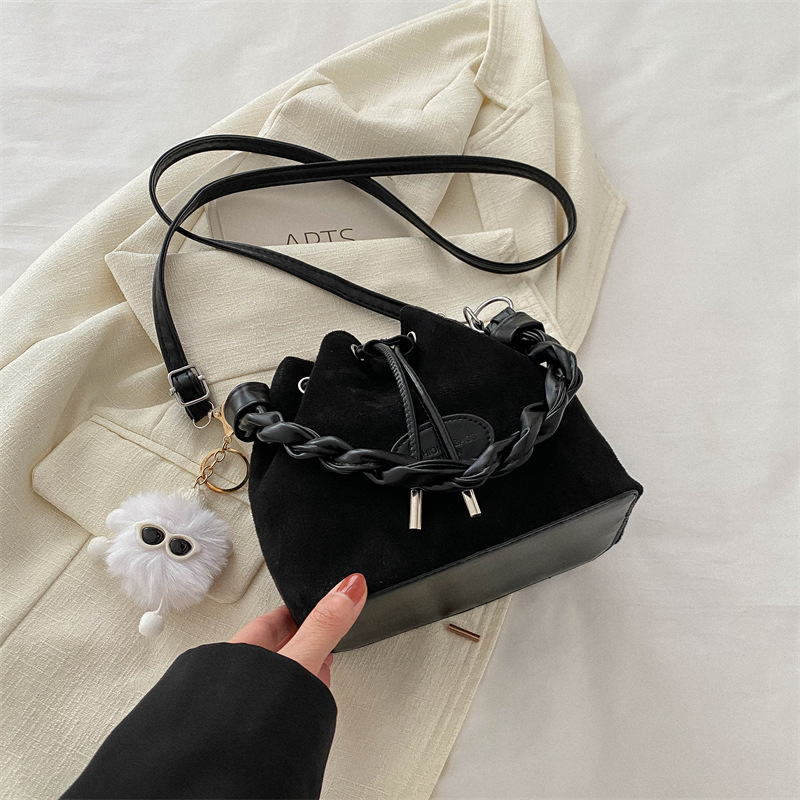 2025 Designer New Spring 3 2024 Bucket Exquisite and niche design Simple Shoulder Women's Bag