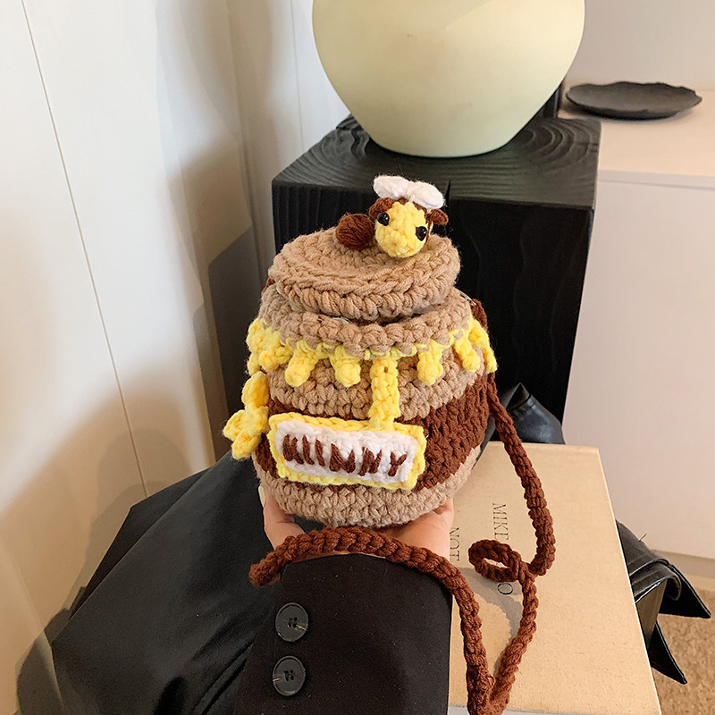 Autumn and winter new yarn handmade crochet honey jar, cute small internet famous bee women's crossbody bag, finished product #28 bb663