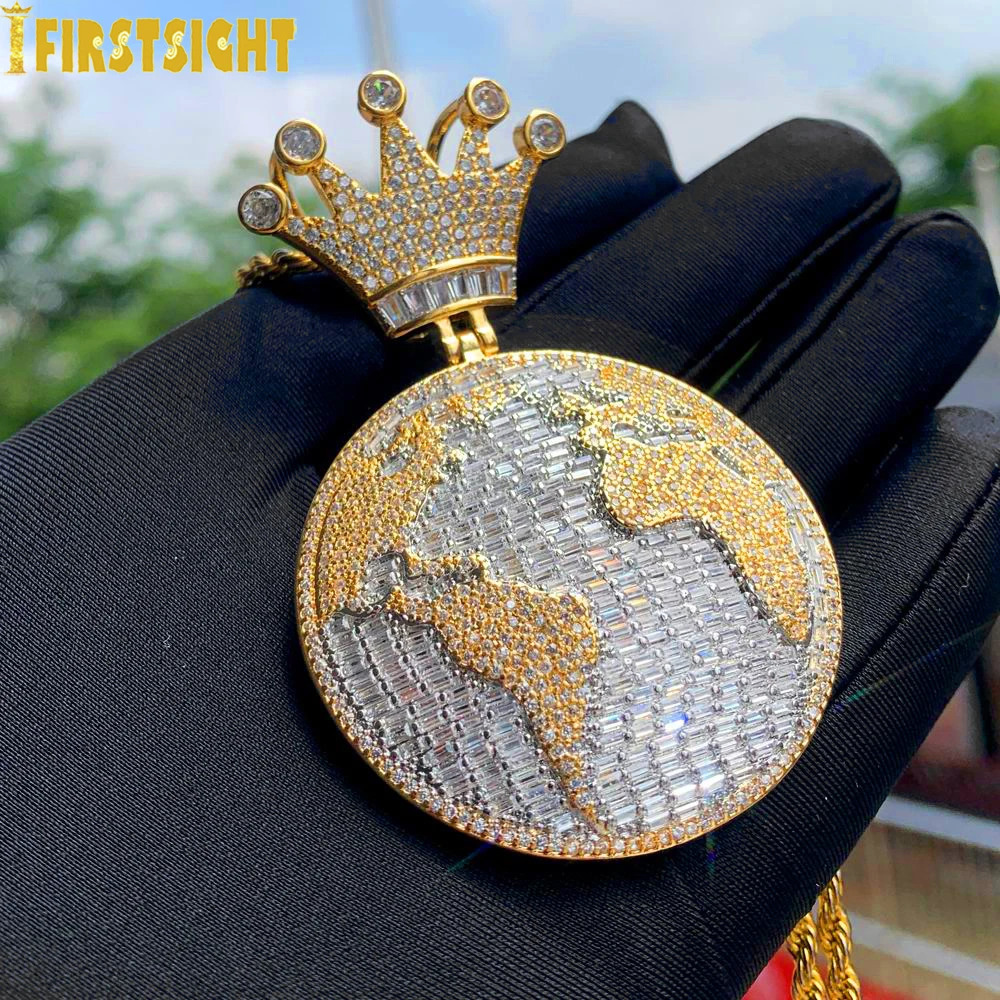 Out Men's Iced Cubic Zirconia King of the World Pendant Necklace, Gold Plated, Bg CZ Crown Globle Charm, Hip Hop Jewelry for Men, 2024 Latest Fas