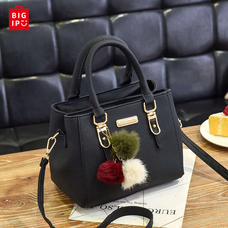 Designer Bag Fashion PU Leather Bucket With Hairball Ornaments Women Handbag Vintage Solid Color Top Handle Shoulder Crossbody Bags purse luxury bag d