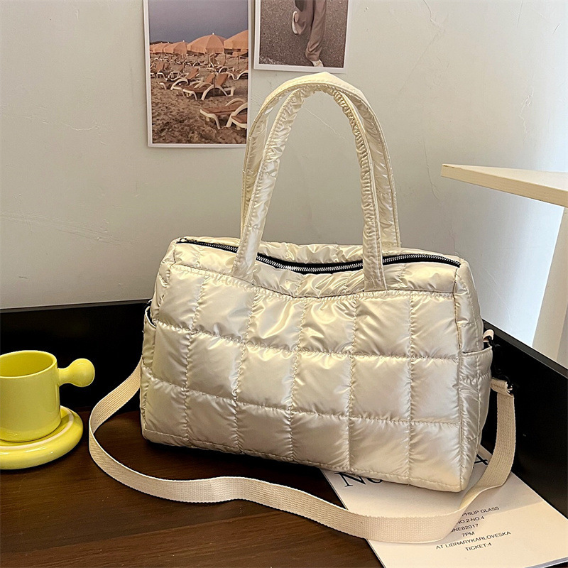 2025S Fashion Designer Autumn Winter New Embroidery Thread Crossbody Fashion Bright Face Casual Shoulder Women S Bag