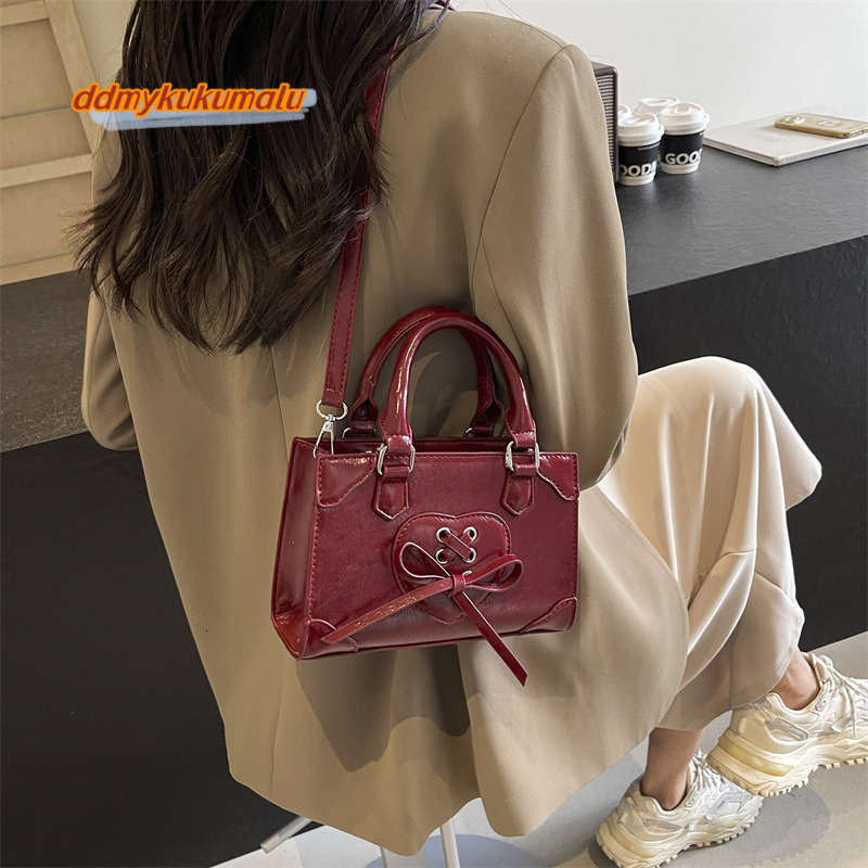Handheld fashionable small square for women, Korean version, simple and versatile shoulder bag, 2024 summer niche trend design crossbody bag #31 kukum
