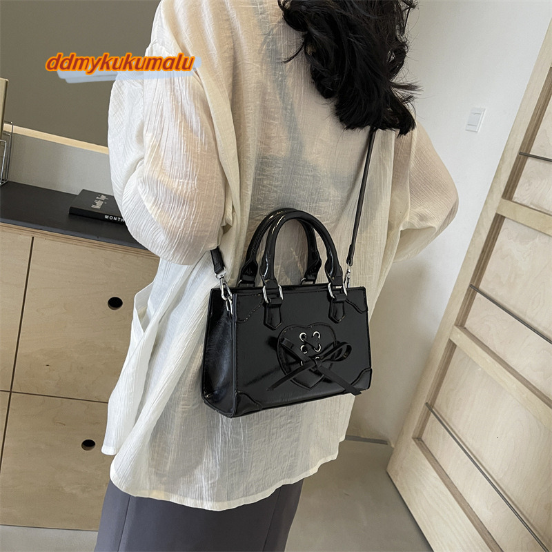 Handheld fashionable small square for women, Korean version, simple and versatile shoulder bag, 2024 summer niche trend design crossbody bag #31 kukum