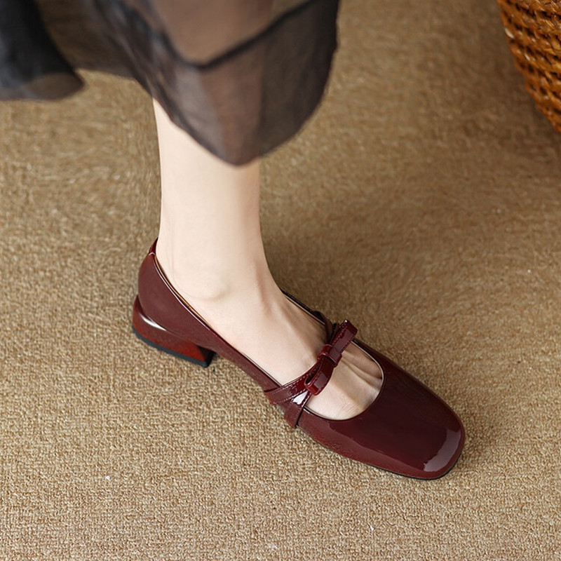 2025 S Fashion Designer Women S Casual Shoes French Retro Low Chunky Heel Bow Design Mary Jane Patent Leather Black Red Free Shipping