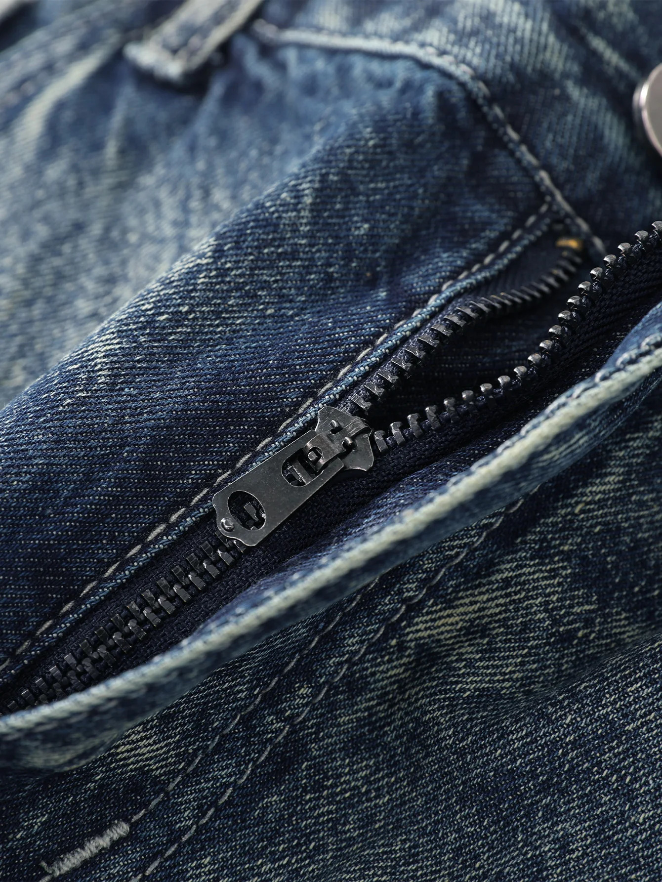 Mens Straight Non-Stretch Cotton Causal Fashion Slashed and Ripped Denim Pants Jeans 240319