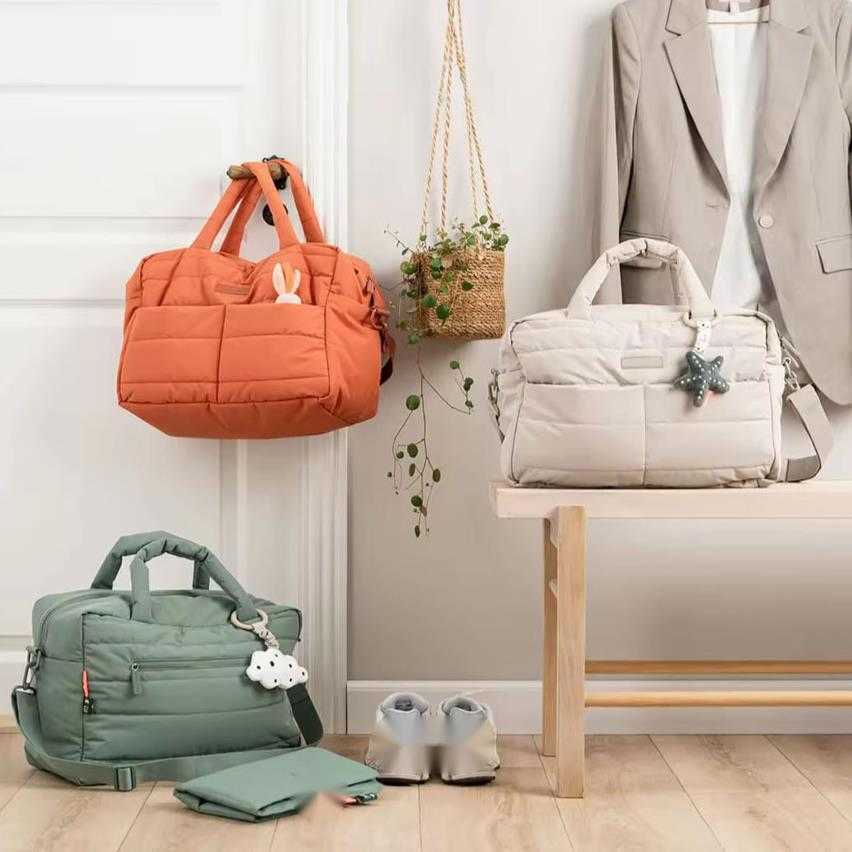 Internet famous mommy bag, outdoor stroller hanging bag, bean sand color, ultra light handheld mother baby bag, baby diaper pad 241115