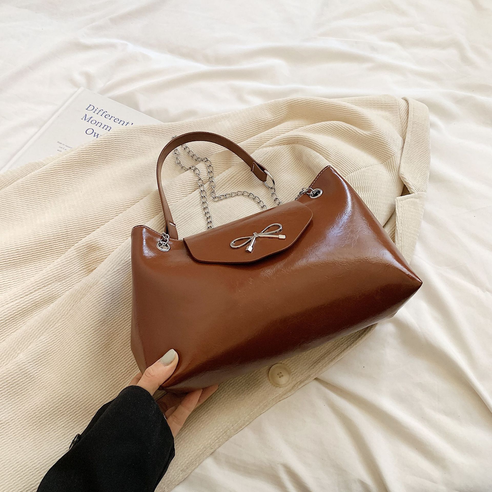 25 Summer New French Large Capacity Storage Bag Fashion Designer Women Handbag High Quality Multi Functional Shoulder Bag Light Luxury Mini Butterfly 