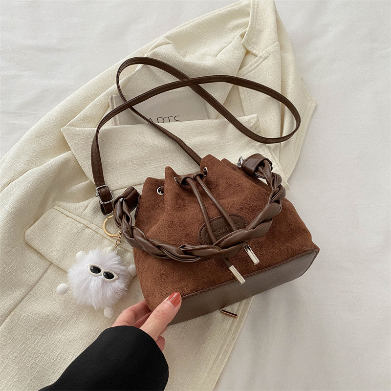 2025 Designer New Spring 3 2024 Bucket Exquisite and niche design Simple Shoulder Women's Bag