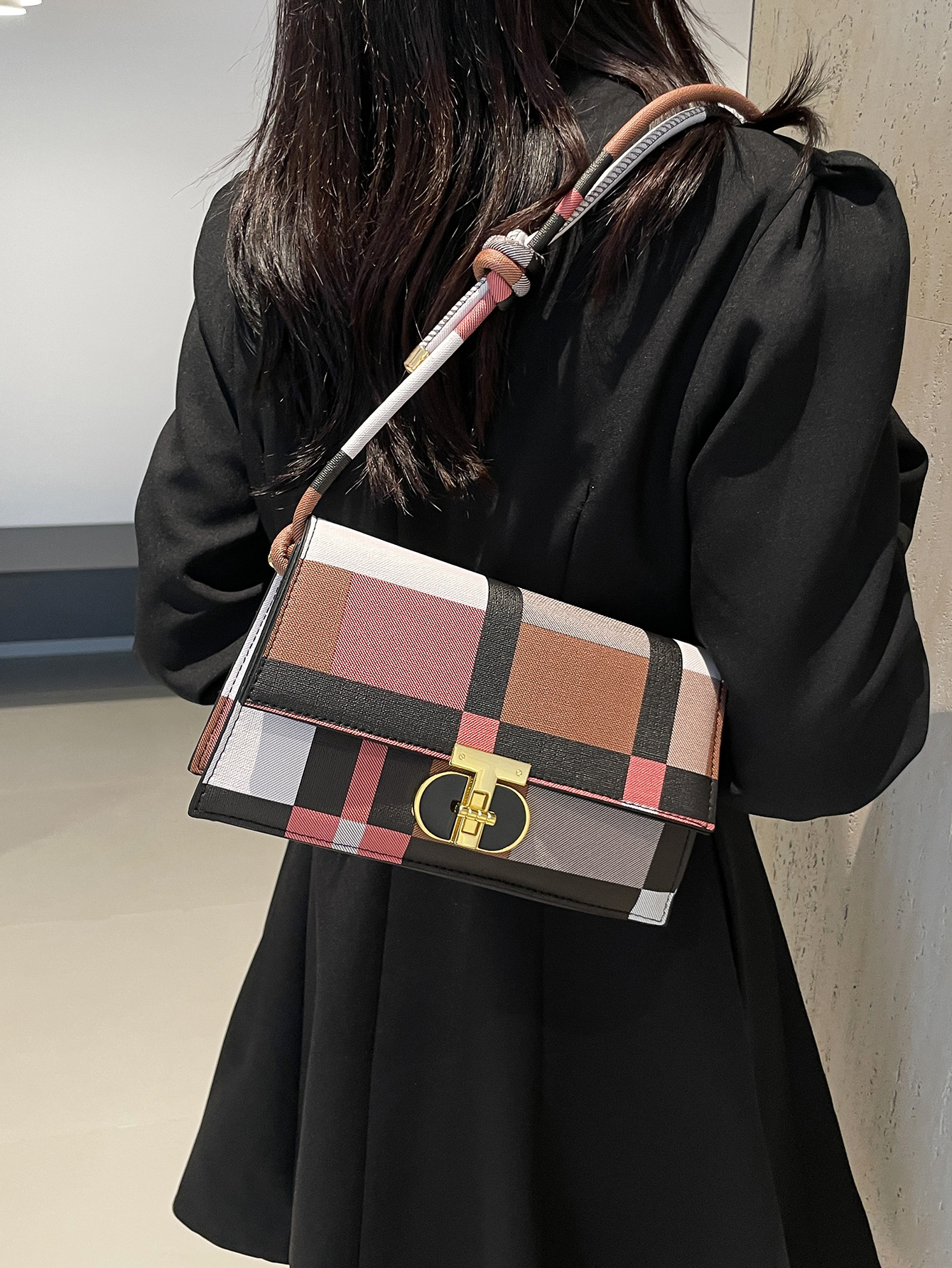 2025 Designer autumn 3 new 2024 women's square grid fashion temperament versatile crossbody shoulder bag for women