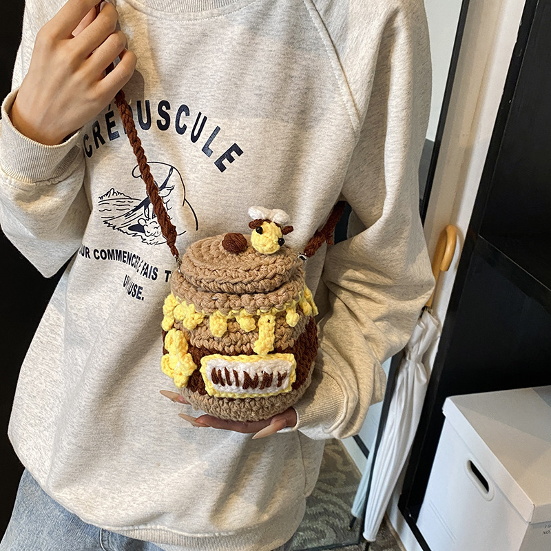 Autumn and winter new yarn handmade crochet honey jar, cute small internet famous bee women's crossbody bag, finished product #28 bb663