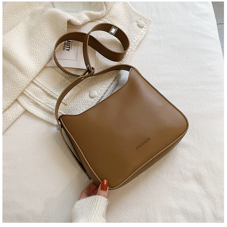 2025 Designer New Autumn 3 2024 with Extremely Simple Quality Cross Shoulder Bag for Women