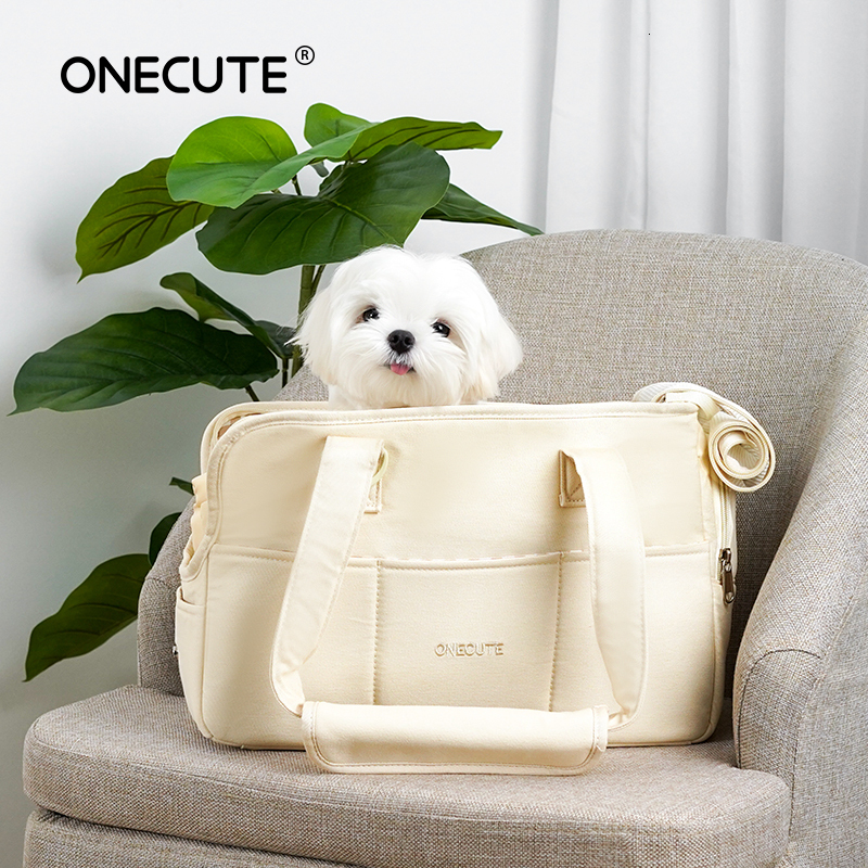 Portable breathable designer shoulder bag for small dogs when going out, suitable for carrying pet cats, children, and dogs