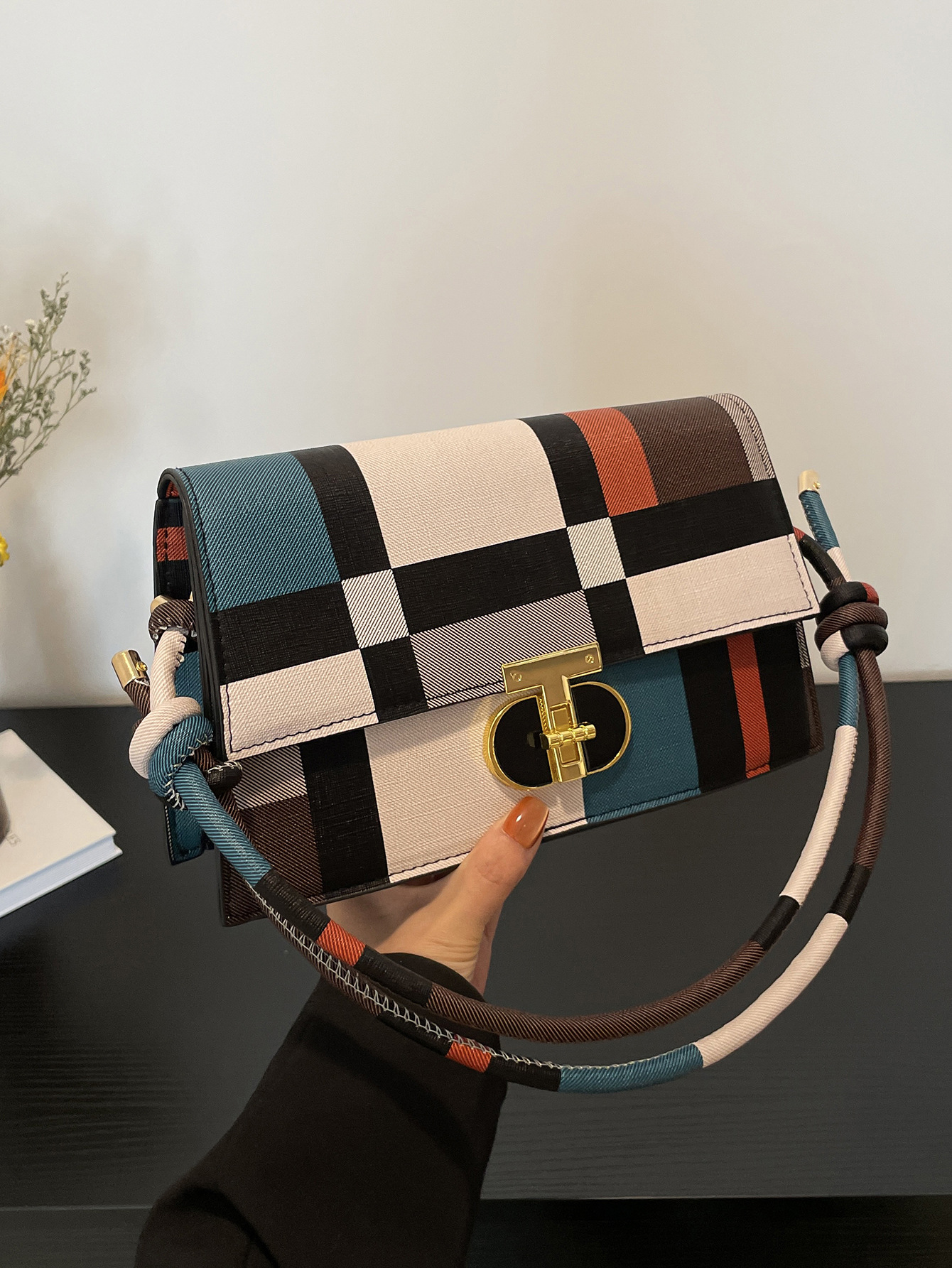 2025 Designer autumn 3 new 2024 women's square grid fashion temperament versatile crossbody shoulder bag for women