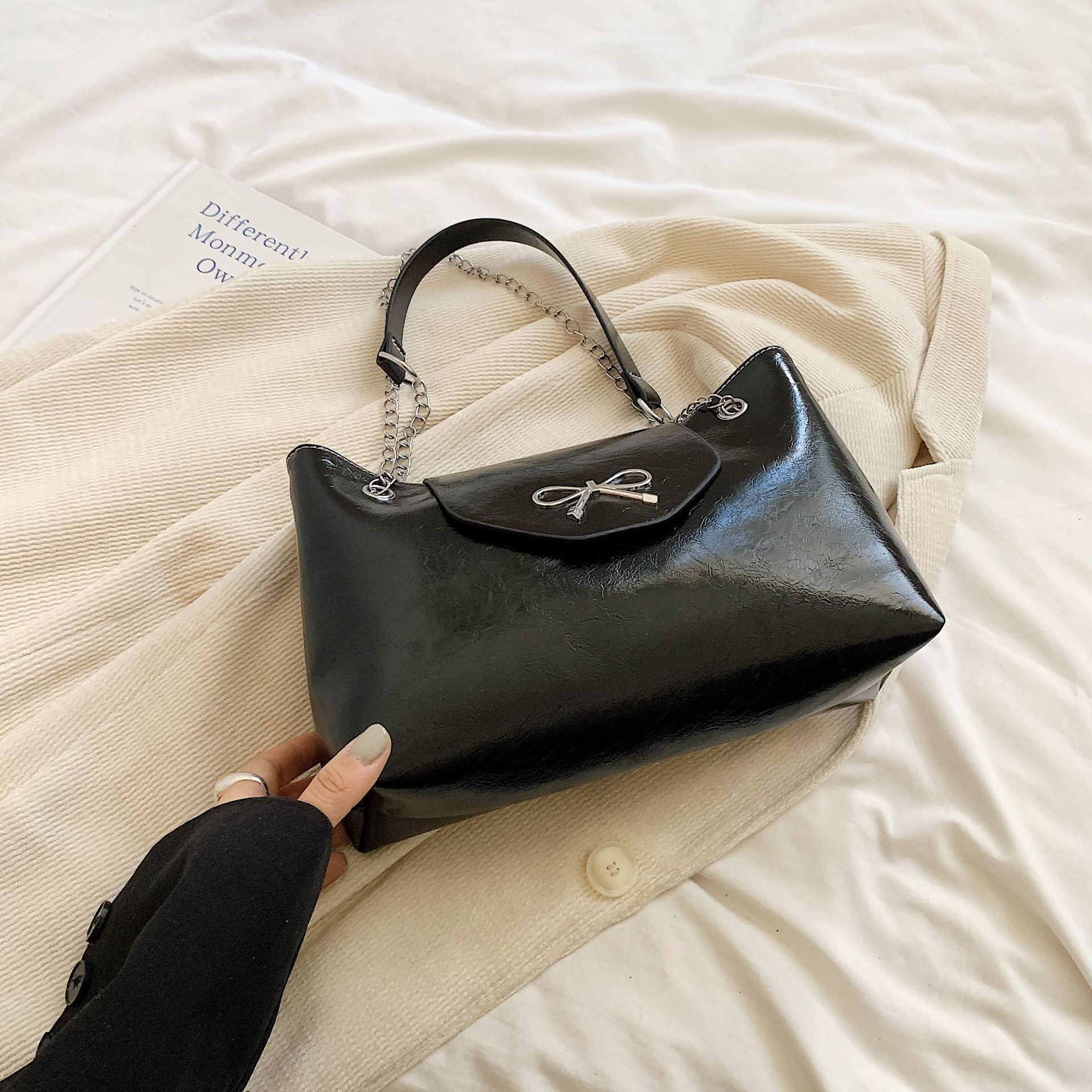 25 Summer New French Large Capacity Storage Bag Fashion Designer Women Handbag High Quality Multi Functional Shoulder Bag Light Luxury Mini Butterfly 