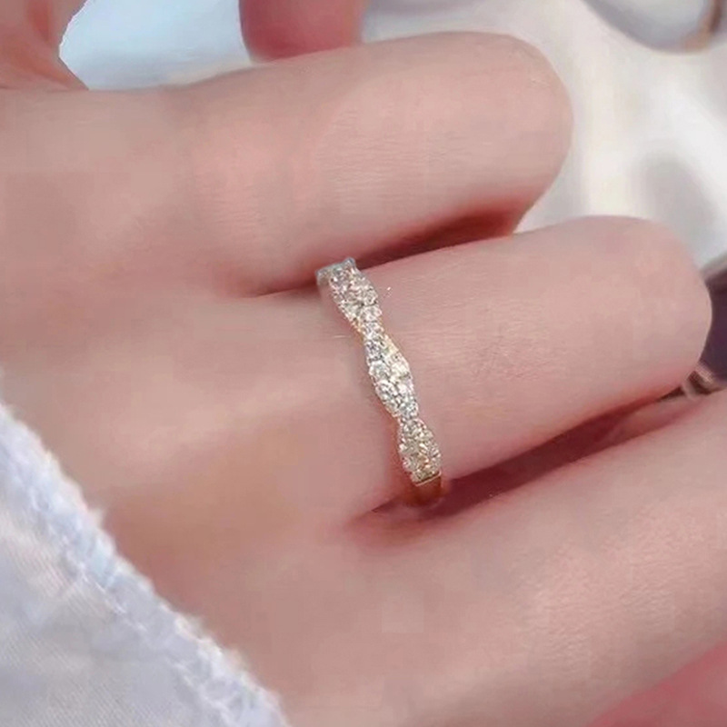 Wedding Ring 925 Sterling Silver Personality Fashion Full Diamond Twist Ring Women's Stackable Crystal Ring Platinum Diamond Ring Luxury Wedding 