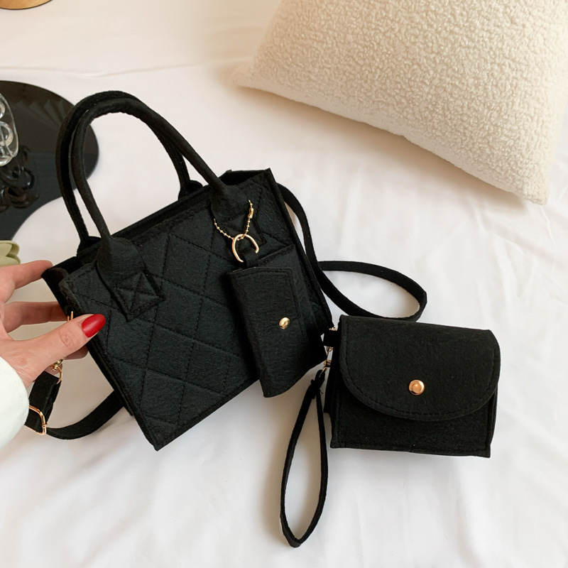 2025 Designer Autumn New 2024 3 Fashionable Lightweight Casual Handbag Bags Popular Shoulder Bag for Women