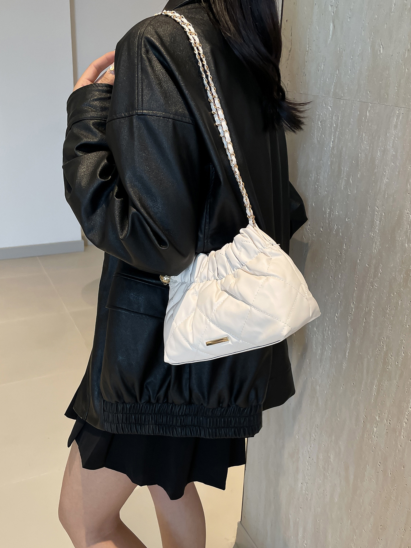 2025 Designer 2024 Bucket 3 New Fashionable Soft Leather Trendy Versatile Chain Crossbody Bag for Women