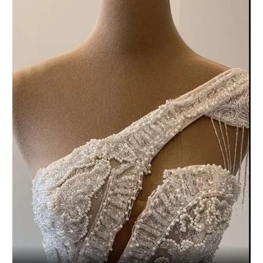 Urious Lace Beaded Wedding Dresses One Shoulder Mermaid Bridal Gowns Crystal Beads Sequin Sweep Train Real Picture Robe De Mariee