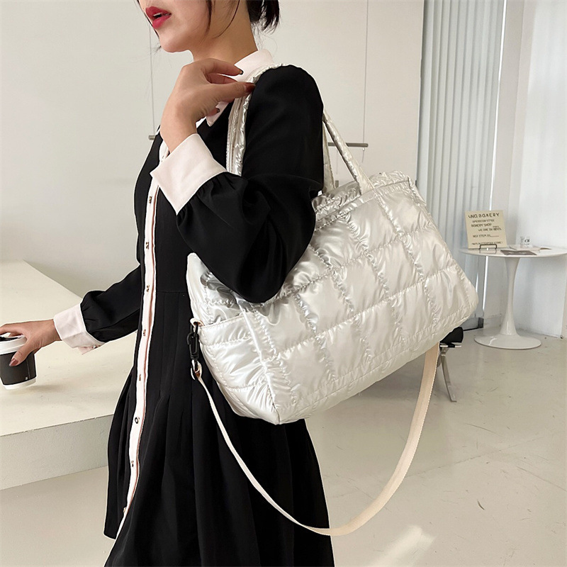 2025S Fashion Designer Autumn Winter New Embroidery Thread Crossbody Fashion Bright Face Casual Shoulder Women S Bag