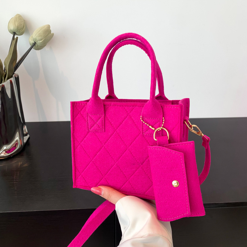 2025 Designer Autumn New 2024 3 Fashionable Lightweight Casual Handbag Bags Popular Shoulder Bag for Women