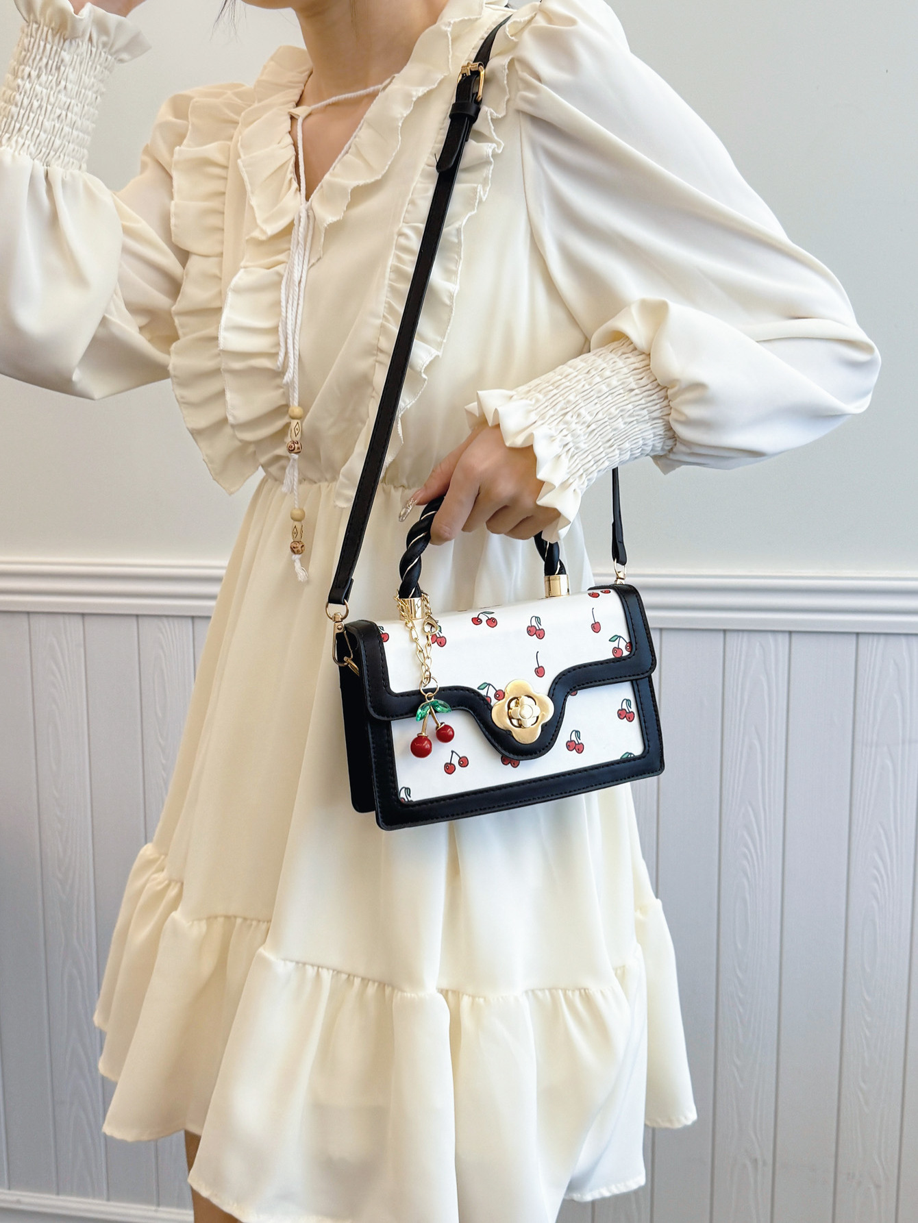 2025 Designer New 3 Cute 2024 Cherry Printed Crossbody Fried Dough Twists Handheld Small Square Fresh Color Contrast Design Girl's One Shoulder B