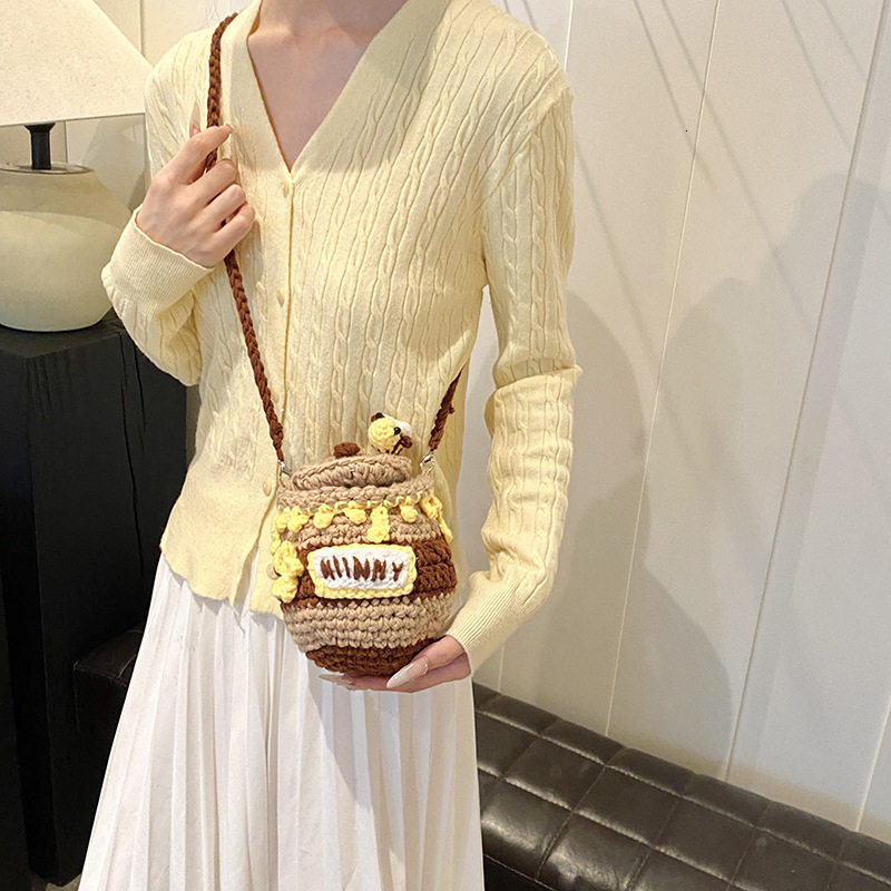 Autumn and winter new yarn handmade crochet honey jar, cute small internet famous bee women's crossbody bag, finished product #28 bb663