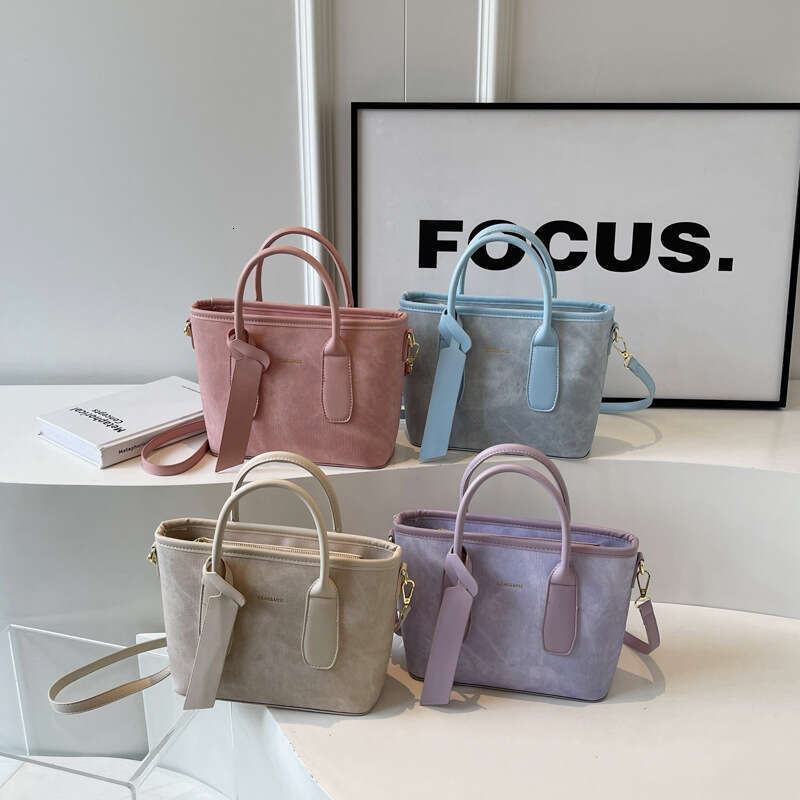 Crossbody women's new style fashionable single shoulder hand-held bucket bag, popular for work and commuting this year