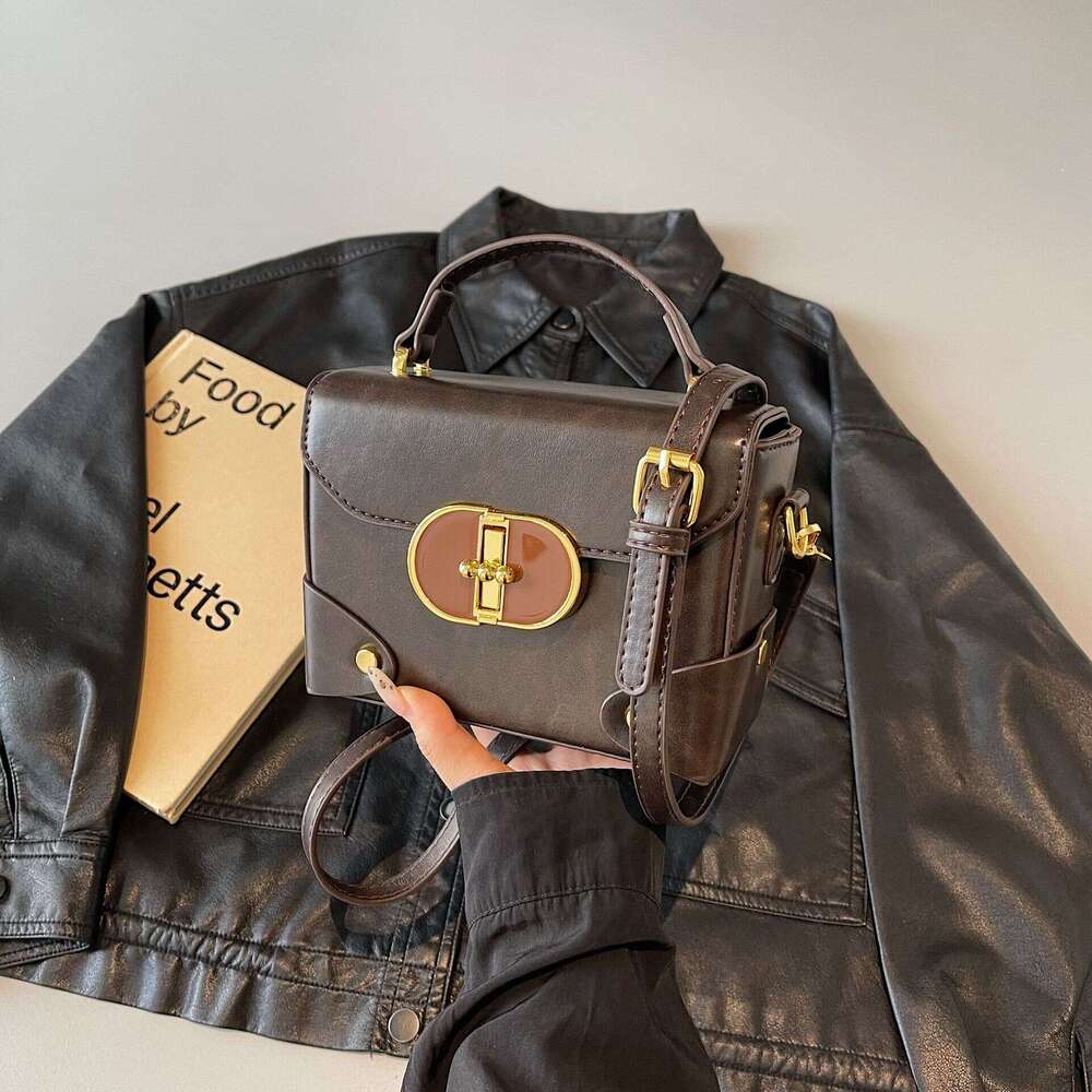 2024 new women's bag popular niche design, light luxury, fragrance style, small square bag, high-end and versatile one shoulder handbag