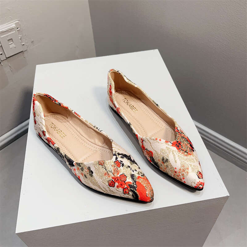 Korean Version Of New Pointed Women's Chinese Camellia Flat Bottomed Boat Shoes, Comfortable Soft Sole, Seasonal Ethnic Style, Fashionable Single