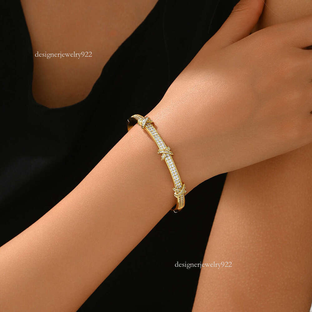 Exquisite Crossed X-shaped with Sparkg Dias Versatile Style Nails Small Medium Designer and High Grade Bracelet