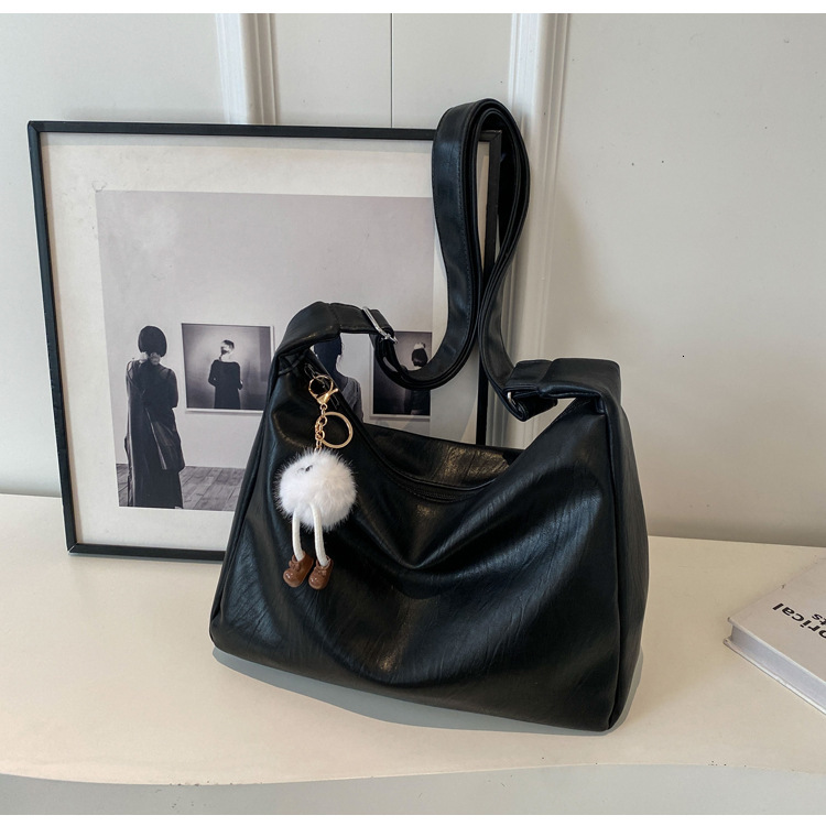 2025NEW New designer high capacity end women s handbag for winter fashionable fashion single shoulder crossbody bag trend suitable niche commuting