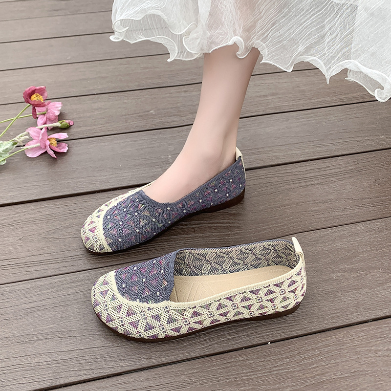Versatile Women's Knit Footwear Lightweight, Comfortable, and Breathable for All Seasons