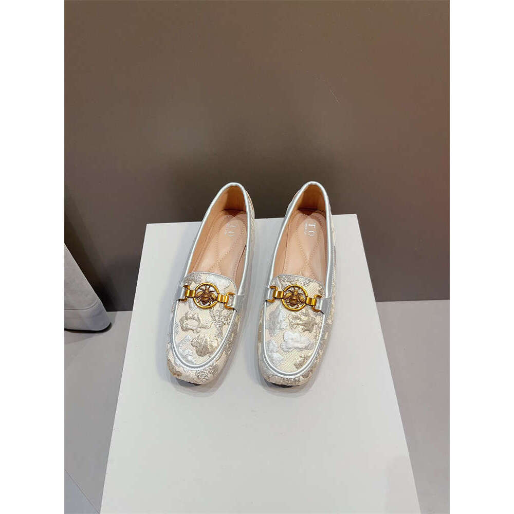 Chinese Style Flat Bottomed Single With A Sense Of Stepping On Poop, Women's Autumn New Versatile Metal Buckle Square Toe Soft Soled Bean Shoes