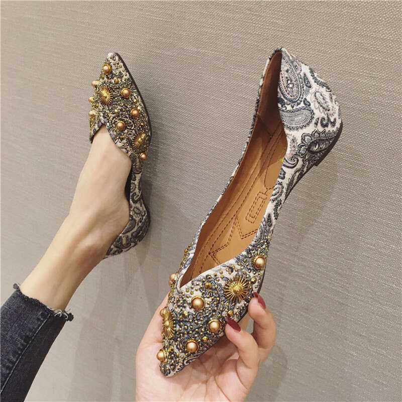 2023 New Versatile Pointed Shallow Mouth Comfortable Flat Bottom With Increased Height Single For Women Fashion Water Diamond Metal Ladies Shoes