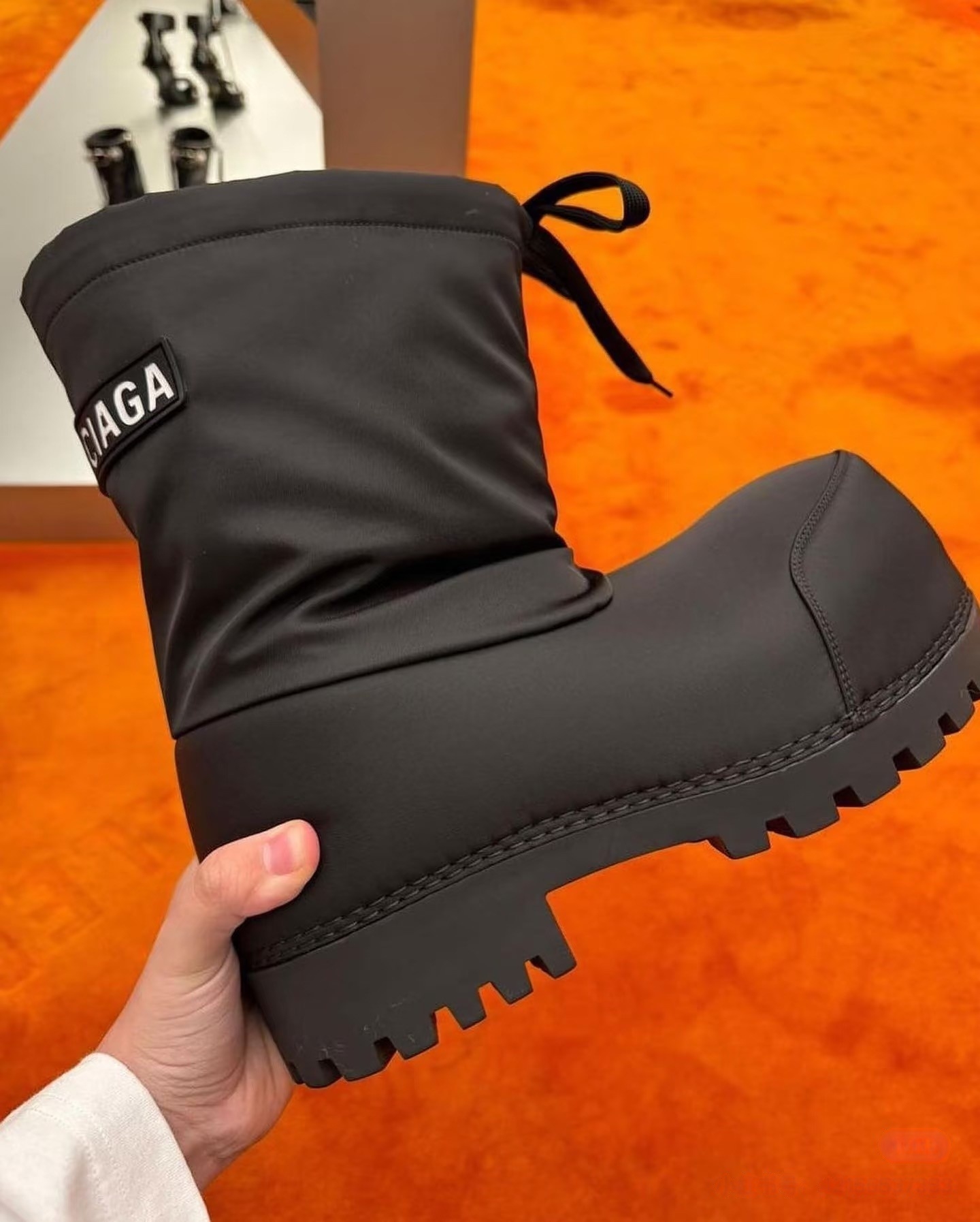 DHgate Original Boot Alaska Designer Half Snow Shoe Luxury Suede Chunky Snow Casual Nylon Knee Boot Womens mens Platform Boots Winter Warm Classic Booties Shoe Lady