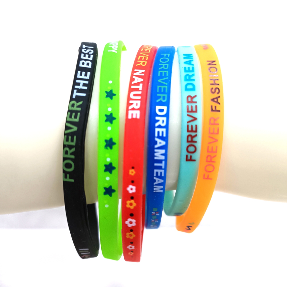 100pcs Party bag fillers Lovely Top Mixed Men Women Beautiful Silicone Bracelets Children Amazing Wristbands Fashion Jewelry NEW