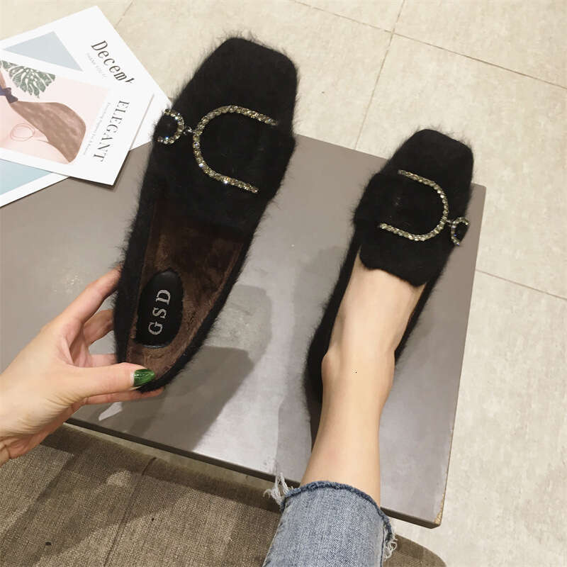 One Foot Hairy For Women 2023 Winter New Korean Version Fashionable Versatile And Warm Single With Added Velvet, Casual Bean Shoes