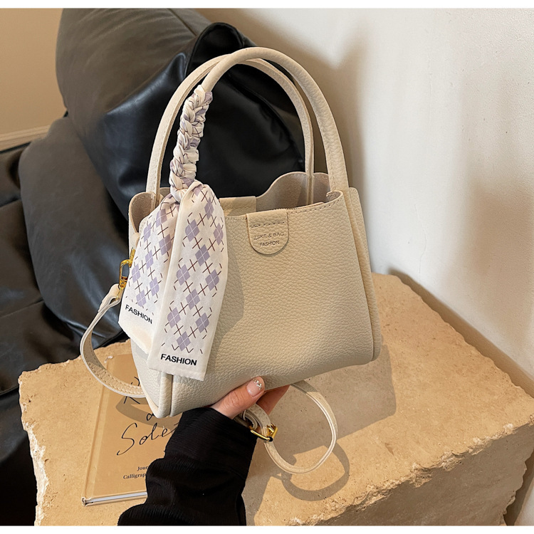 2025NEW New designer niche crossover women trend s new handbag tote bag large capacity fashion shoulder