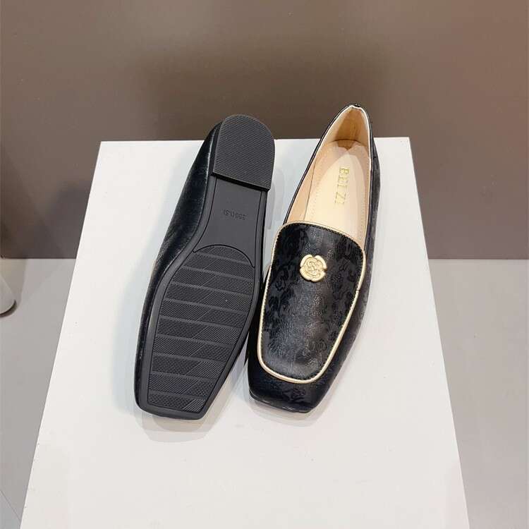 Square Headed Comfortable Flat Bottomed Loafers For Women, Korean Version Autumn New Chinese Style Shallow Mouth Camellia Women's Single Shoes