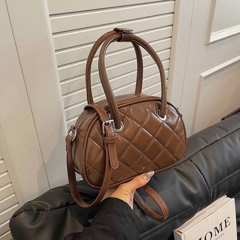 New Fashionable Super Hot Bowling Handbag, Small Market Embroidered Thread Diamond Grid Single Shoulder Crossbody Bag Designer Bags Handbags Women
