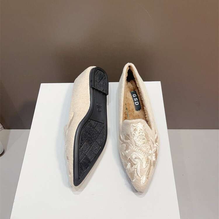 Korean Version Winter New Fashionable Versatile Pointed And Fuzzy Fur With A Single Kick In The Middle, Women's Warm Cotton Shoes