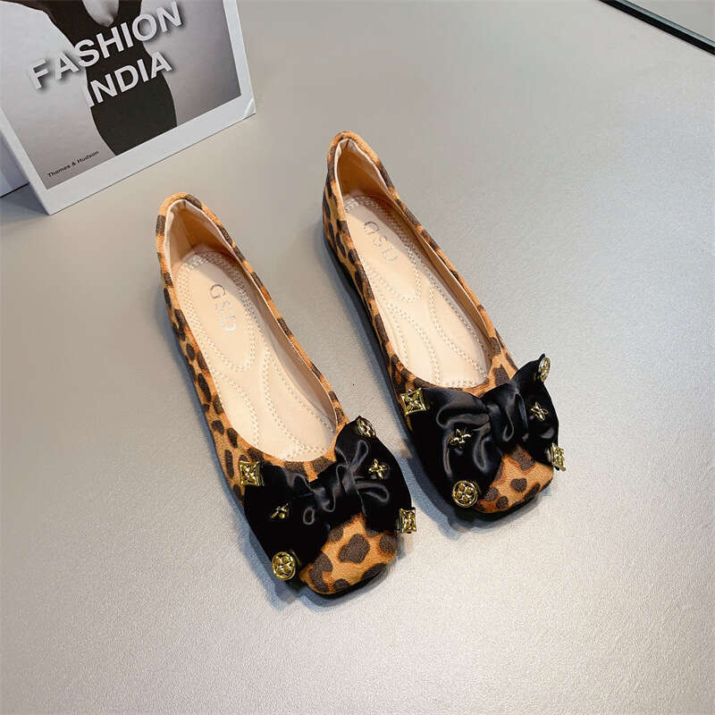 Leopard Print Single Women's Korean Version Fashion New Item Rivet Bow Versatile Shallow Mouth Comfortable Soft Sole Square Toe Flat Bottomed Sco