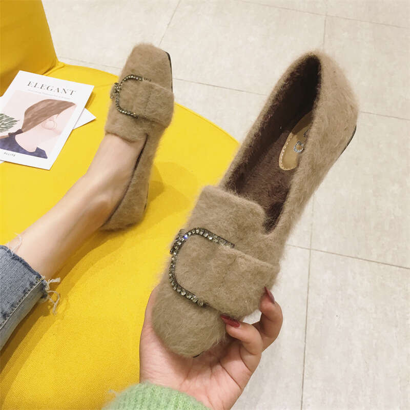 One Foot Hairy For Women 2023 Winter New Korean Version Fashionable Versatile And Warm Single With Added Velvet, Casual Bean Shoes