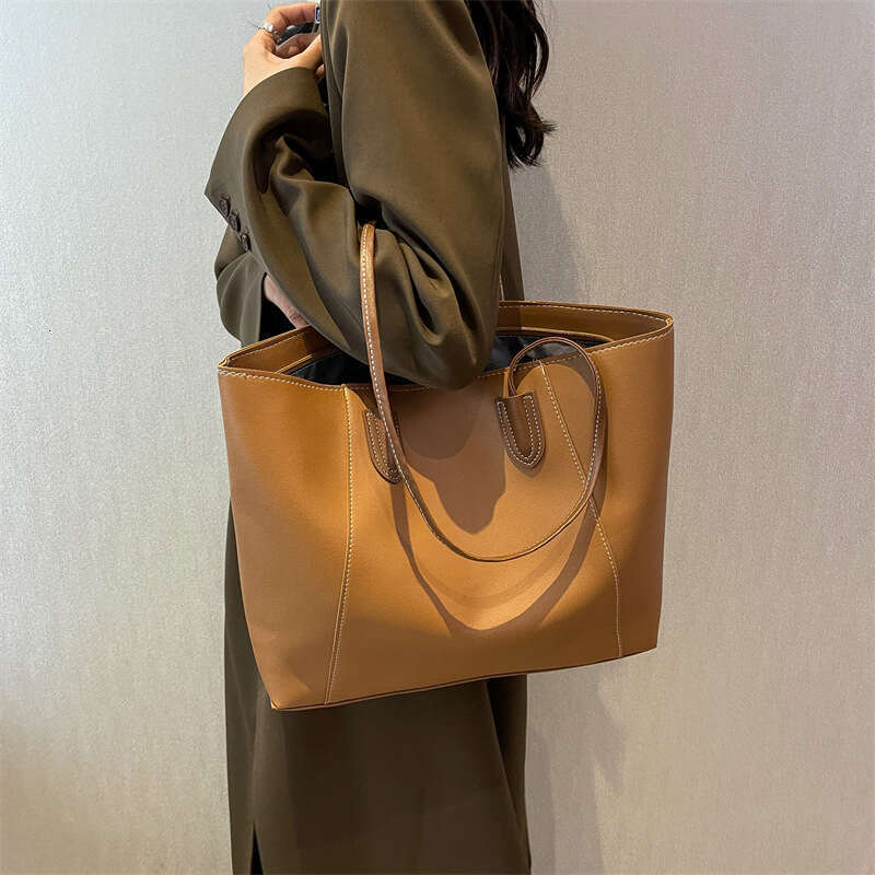 Designer Bag Large Capacity Solid Color Women's Single Shoulder Luxury Designer Crossbody Trendy Underarm Handbag handbag