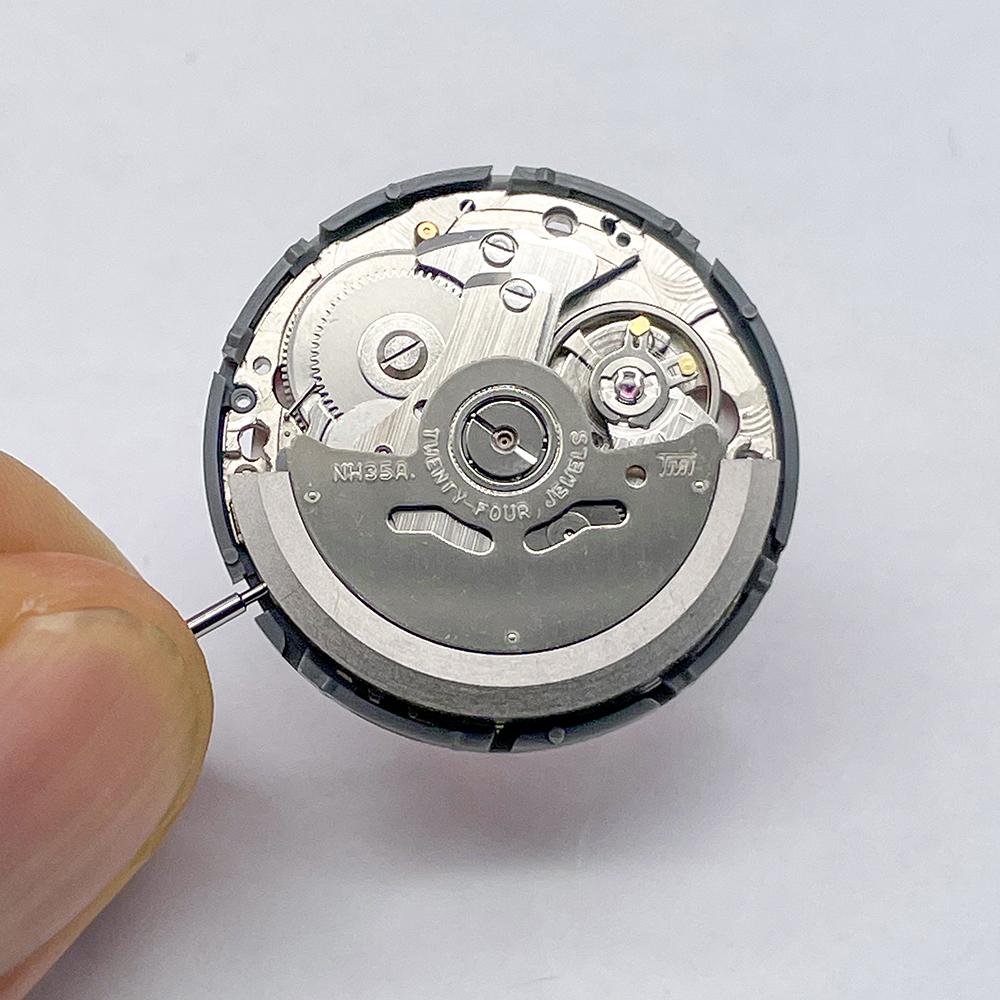 High Accuracy NH35 Automatic Mechanical Movement Modified movement Datewheel Disc Wrist Day Date at 3H Crown at 3.0/3.8 O'clock